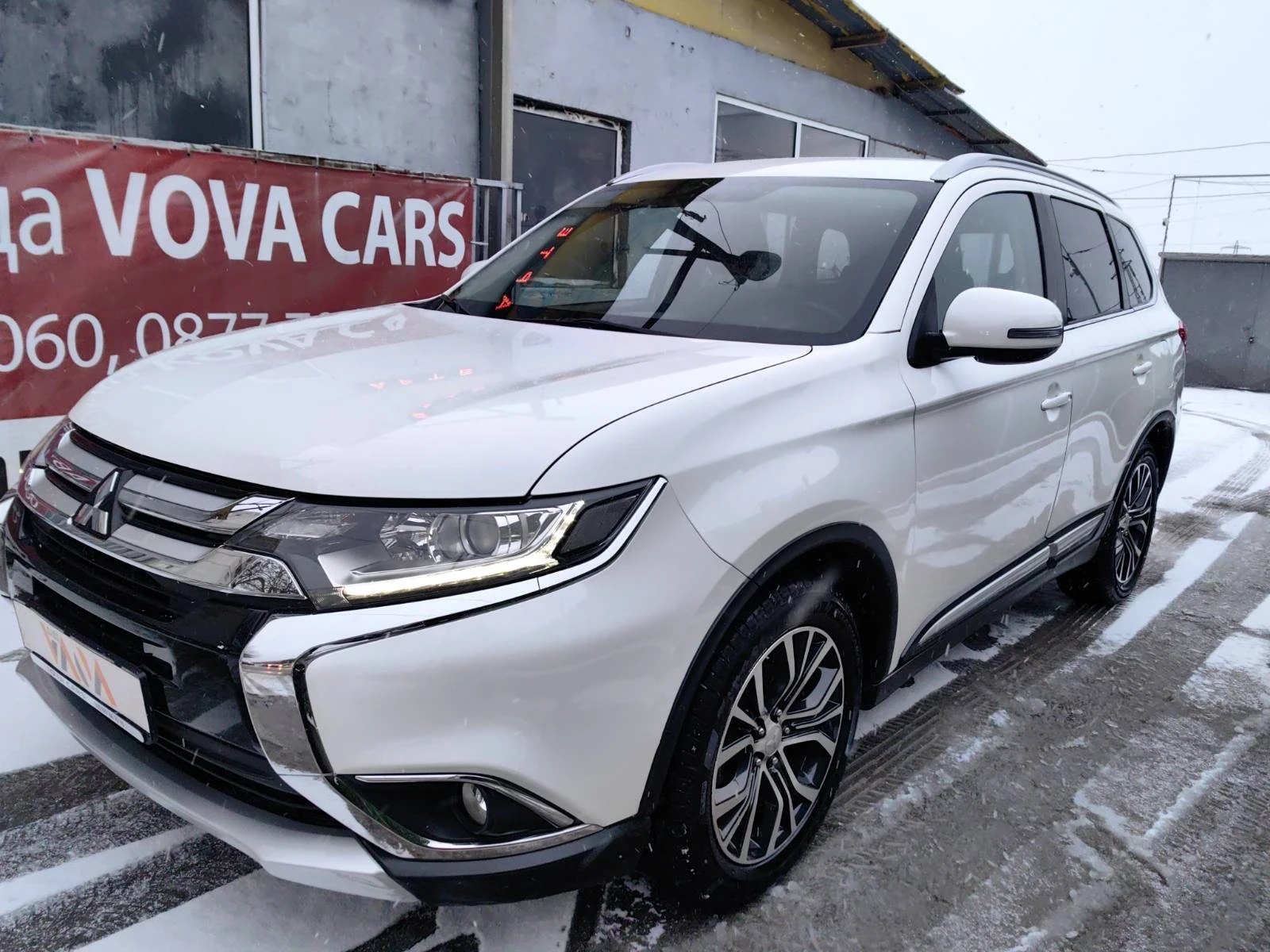 Mitsubishi Outlander 2.2DI-D-150к.с Instyle+ 4WD 140х.км серв.книжка, снимка 1