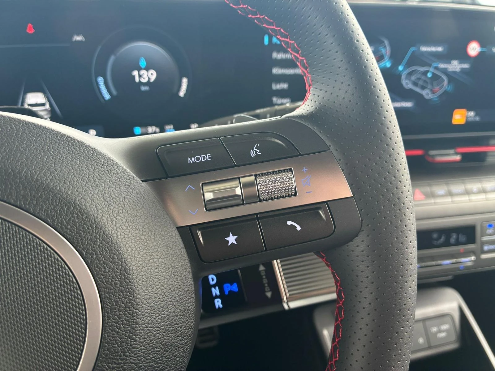 Hyundai Kona 64 kWh N Line, снимка 13 - Автомобили и джипове - 54643710