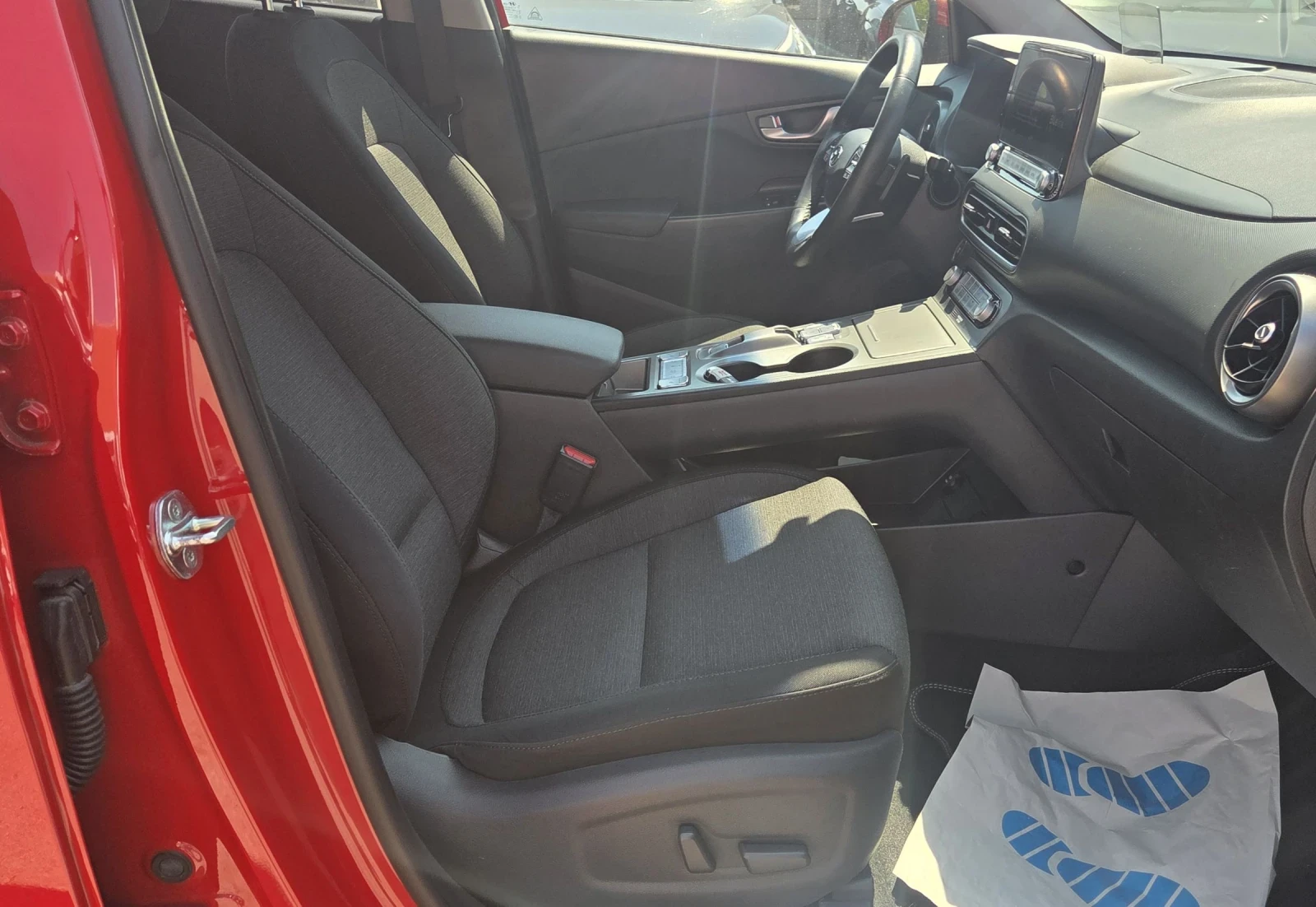 Hyundai Kona ГАРАНЦИОНЕН/ЗАВЕРЕНА СЕРВИЗНА КНИЖКА, снимка 10 - Автомобили и джипове - 54995877