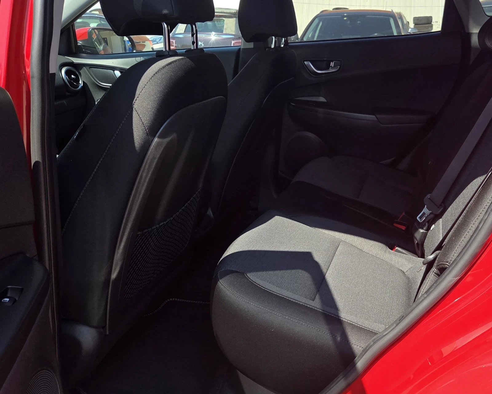 Hyundai Kona ГАРАНЦИОНЕН/ЗАВЕРЕНА СЕРВИЗНА КНИЖКА, снимка 8 - Автомобили и джипове - 54995877
