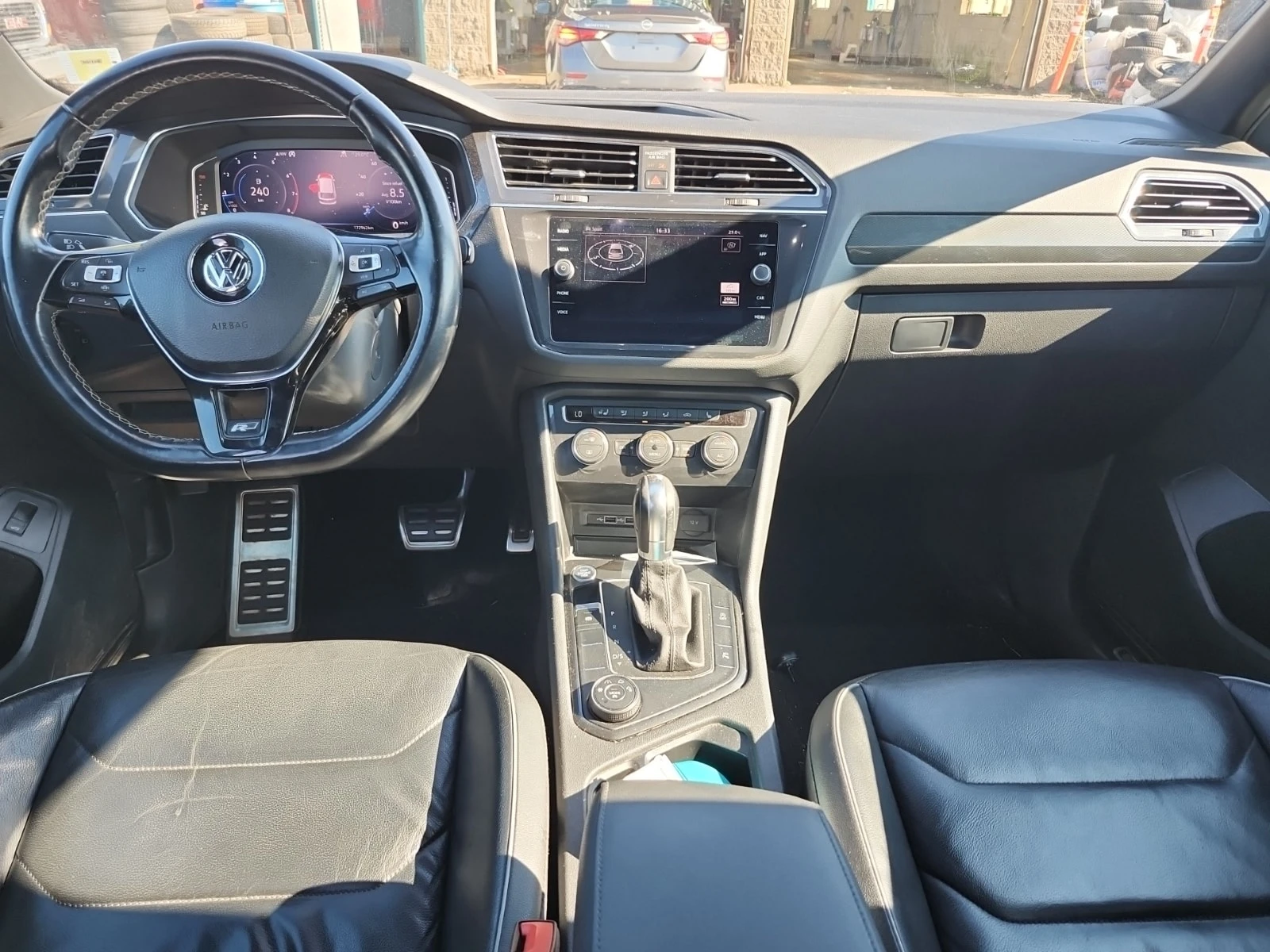 VW Tiguan 4motion Highline / FENDER / CAMERA / CARFAX /  , снимка 10 - Автомобили и джипове - 55837660
