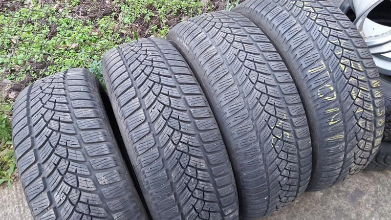 Гуми Зимни 215/65R15, снимка 1 - Гуми и джанти - 27565731