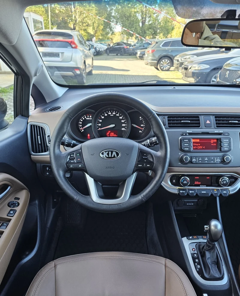 Kia Rio 1.4 CVVT 109к.с. World Cup Edition Кожа Шибедах, снимка 13 - Автомобили и джипове - 47434798