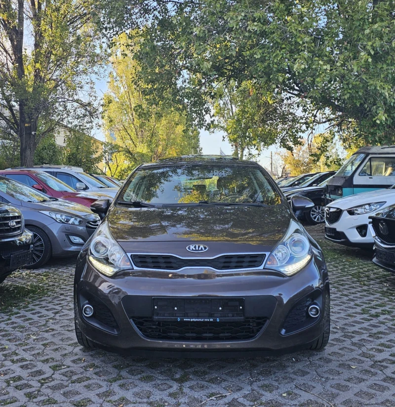 Kia Rio 1.4 CVVT 109к.с. World Cup Edition Кожа Шибедах, снимка 2 - Автомобили и джипове - 47434798