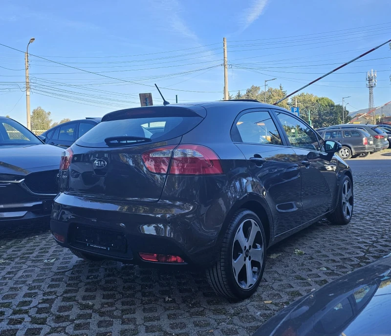 Kia Rio 1.4 CVVT 109к.с. World Cup Edition Кожа Шибедах, снимка 6 - Автомобили и джипове - 47434798