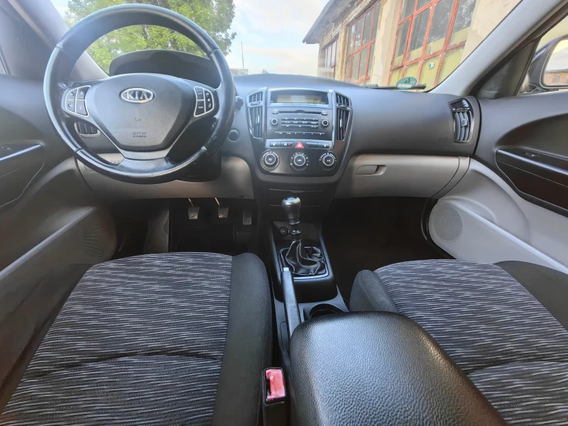 Kia Ceed 1.6 бензин , снимка 8 - Автомобили и джипове - 47509396