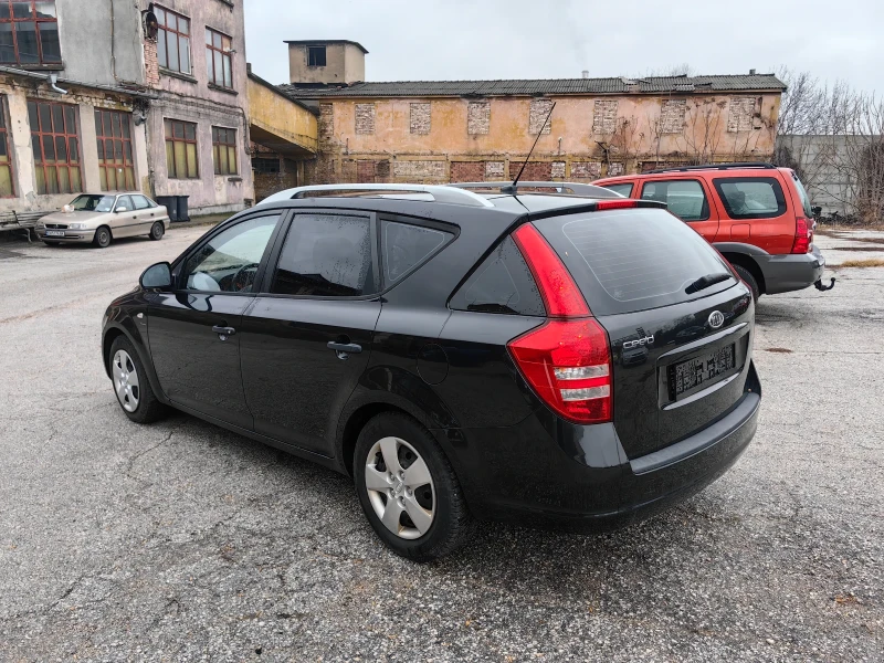 Kia Ceed 1.6 бензин , снимка 6 - Автомобили и джипове - 47509396