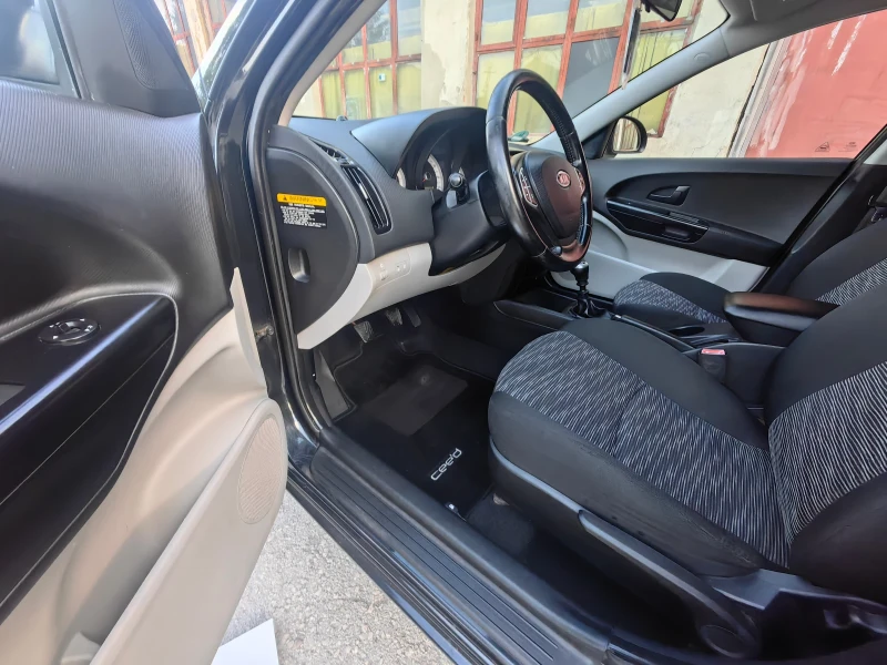 Kia Ceed 1.6 бензин , снимка 11 - Автомобили и джипове - 47509396