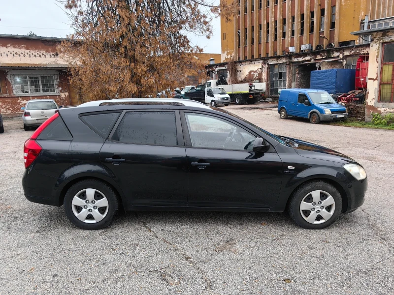 Kia Ceed 1.6 бензин , снимка 3 - Автомобили и джипове - 47509396