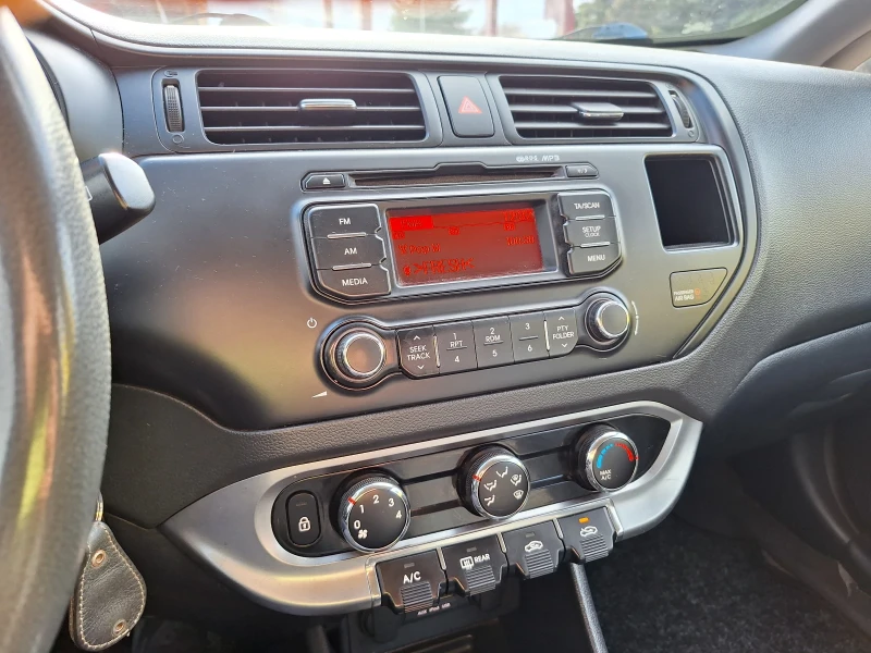 Kia Rio 1.1CRDi, снимка 8 - Автомобили и джипове - 48297764