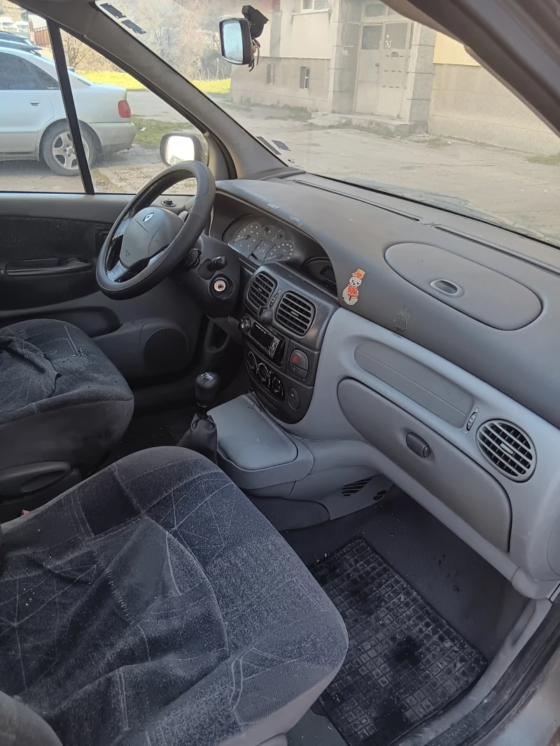 Renault Scenic 1.9TDI, снимка 5 - Автомобили и джипове - 49554734