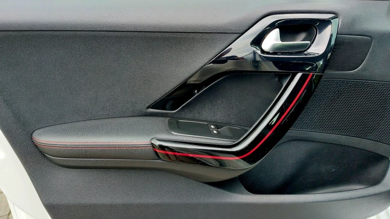 Peugeot 208 1.6HDI EURO6 , снимка 11 - Автомобили и джипове - 51162787