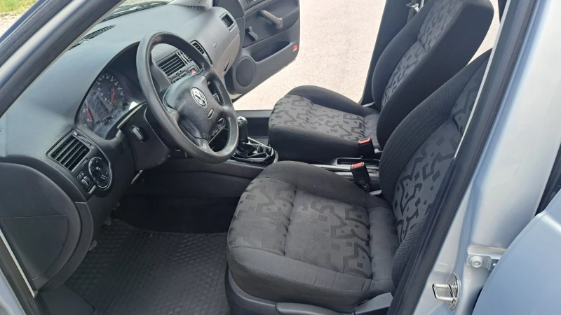 VW Bora 1.4I 75кс КЛИМАТИК ПЕРФЕКТНА, снимка 7 - Автомобили и джипове - 51568830