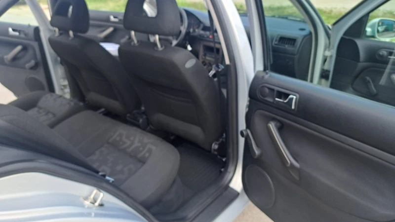 VW Bora 1.4I 75кс КЛИМАТИК ПЕРФЕКТНА, снимка 9 - Автомобили и джипове - 51568830