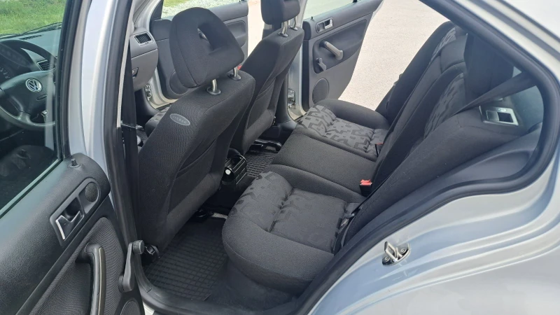 VW Bora 1.4I 75кс КЛИМАТИК ПЕРФЕКТНА, снимка 8 - Автомобили и джипове - 51568830