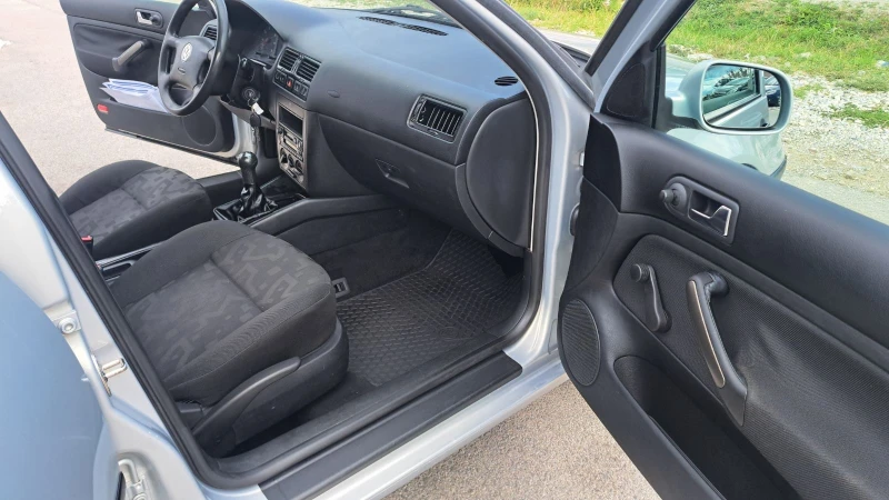 VW Bora 1.4I 75кс КЛИМАТИК ПЕРФЕКТНА, снимка 10 - Автомобили и джипове - 51568830