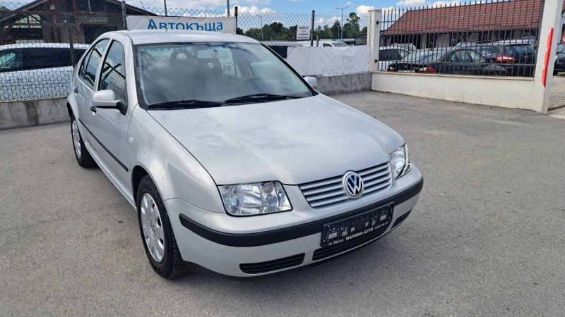 VW Bora 1.4I 75кс КЛИМАТИК ПЕРФЕКТНА, снимка 3 - Автомобили и джипове - 51568830