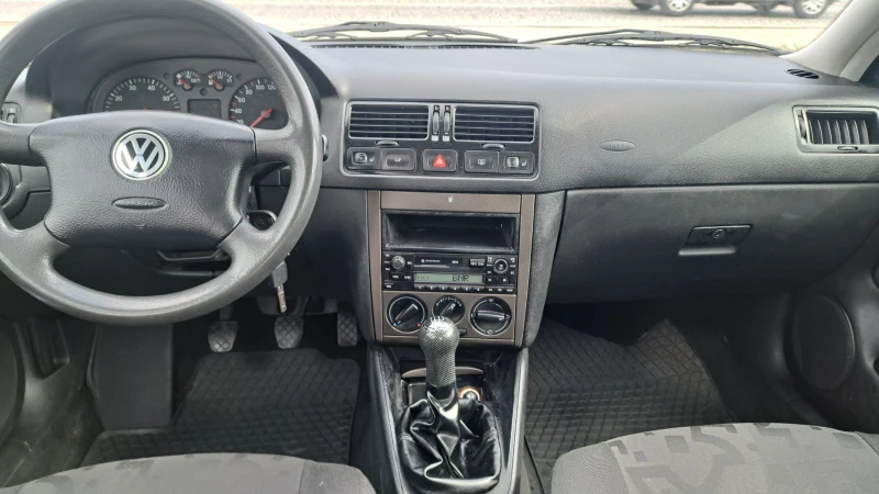 VW Bora 1.4I 75кс КЛИМАТИК ПЕРФЕКТНА, снимка 11 - Автомобили и джипове - 51568830
