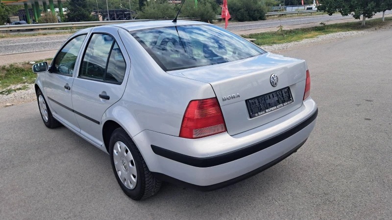 VW Bora 1.4I 75кс КЛИМАТИК ПЕРФЕКТНА, снимка 5 - Автомобили и джипове - 51568830