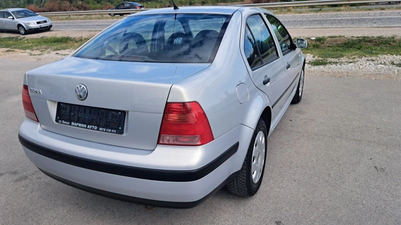 VW Bora 1.4I 75кс КЛИМАТИК ПЕРФЕКТНА, снимка 4 - Автомобили и джипове - 51568830