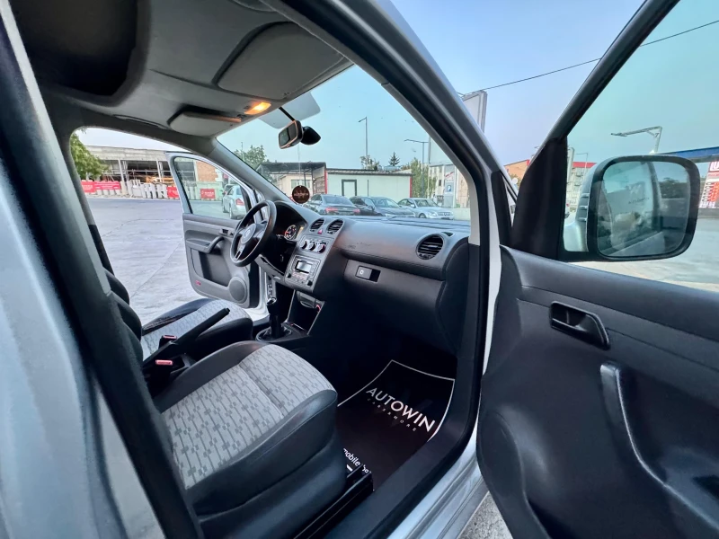 VW Caddy 1.6 TDI 105, снимка 11 - Автомобили и джипове - 51613830