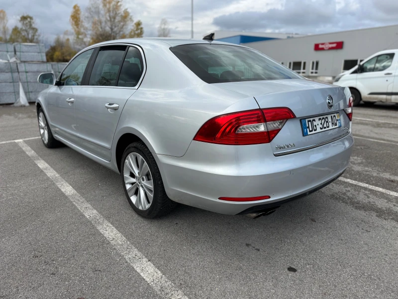 Skoda Superb 2.0TDI-DSG-NAVI-кожа, снимка 8 - Автомобили и джипове - 52344122