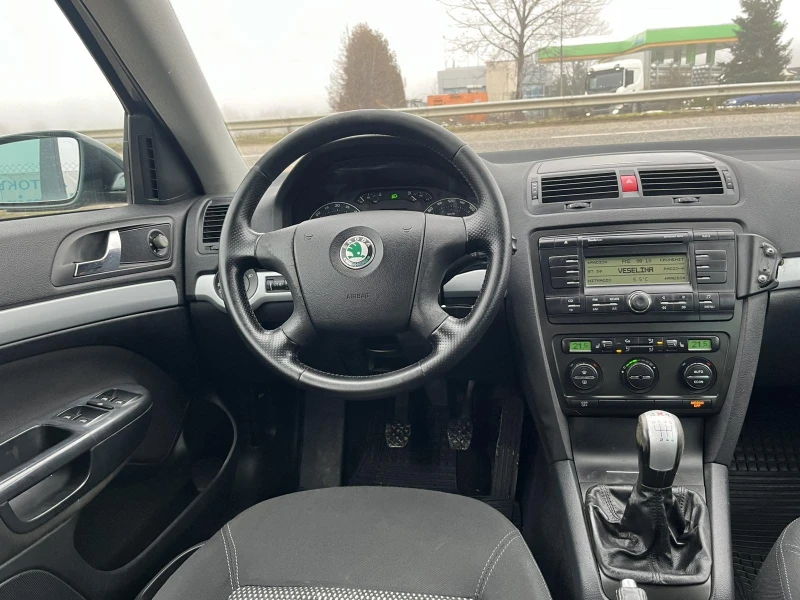 Skoda Octavia SCOUT 2.0TDI 140кс 4Х4 6 СКОРОСТИ КЛИМАТРОНИК , снимка 12 - Автомобили и джипове - 53392735
