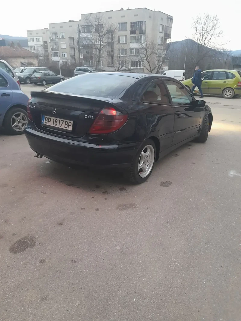 Mercedes-Benz C 220, снимка 4 - Автомобили и джипове - 53478262