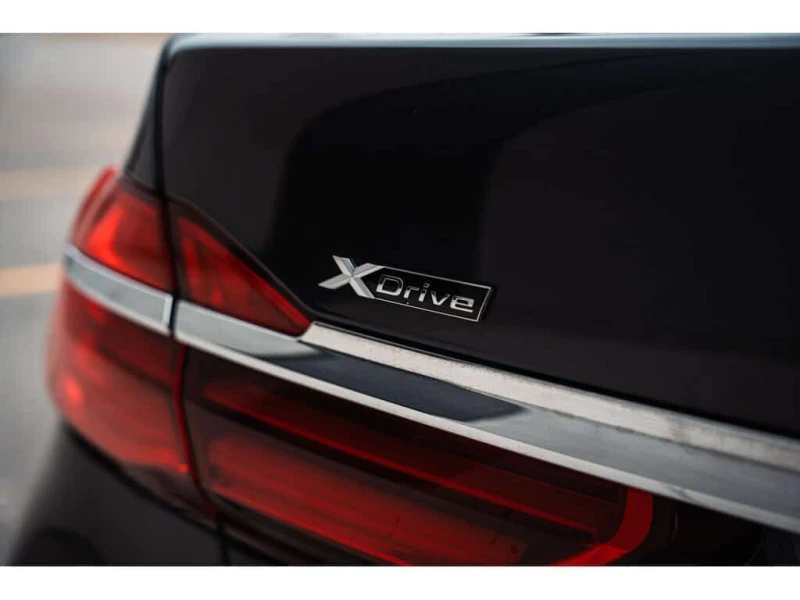 BMW 750 Li* МАСАЖИ* ОБДУХВАНЕ* 360, снимка 10 - Автомобили и джипове - 53542054