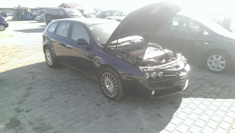 Alfa Romeo 159 SW, 2.4 JTDM 200 - изображение 2