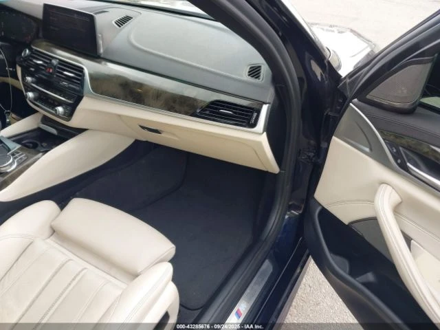 BMW 530 xDrive* M-Pack* HARMAN KARDON* HEAD-UP* DIGITAL* , снимка 12 - Автомобили и джипове - 53460845