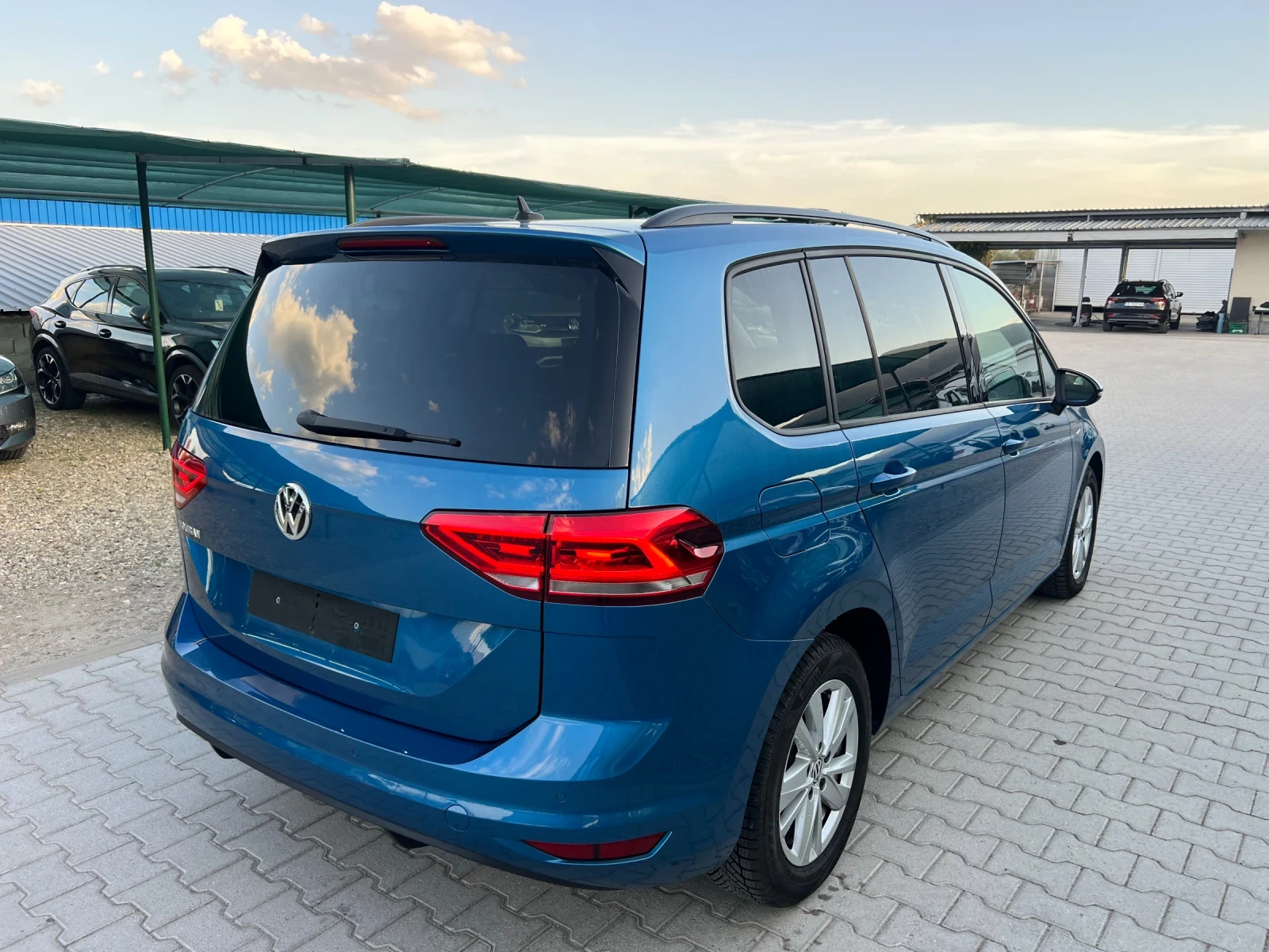 VW Touran 2.0TDi 7M DSG Лизинг - изображение 6