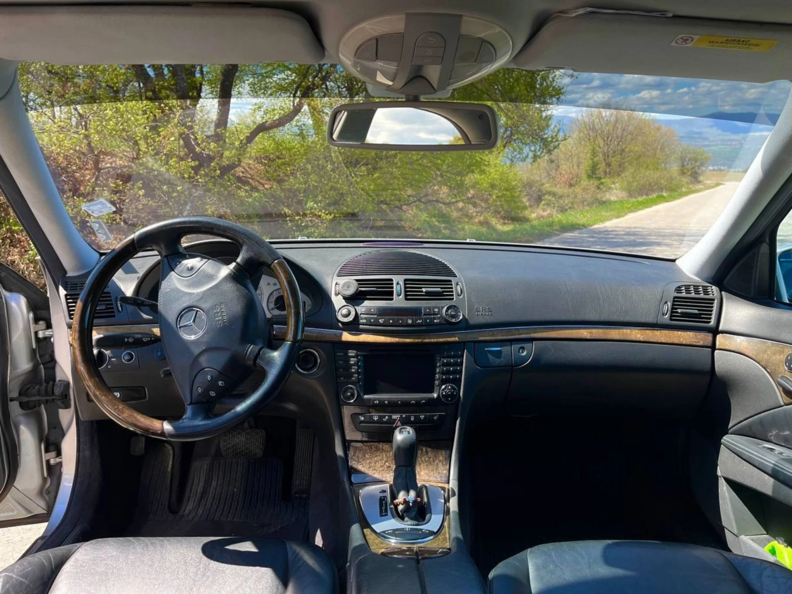 Mercedes-Benz E 500 Сервизна Книжка/Без ръжда/LPG/Фабрична боя - изображение 9