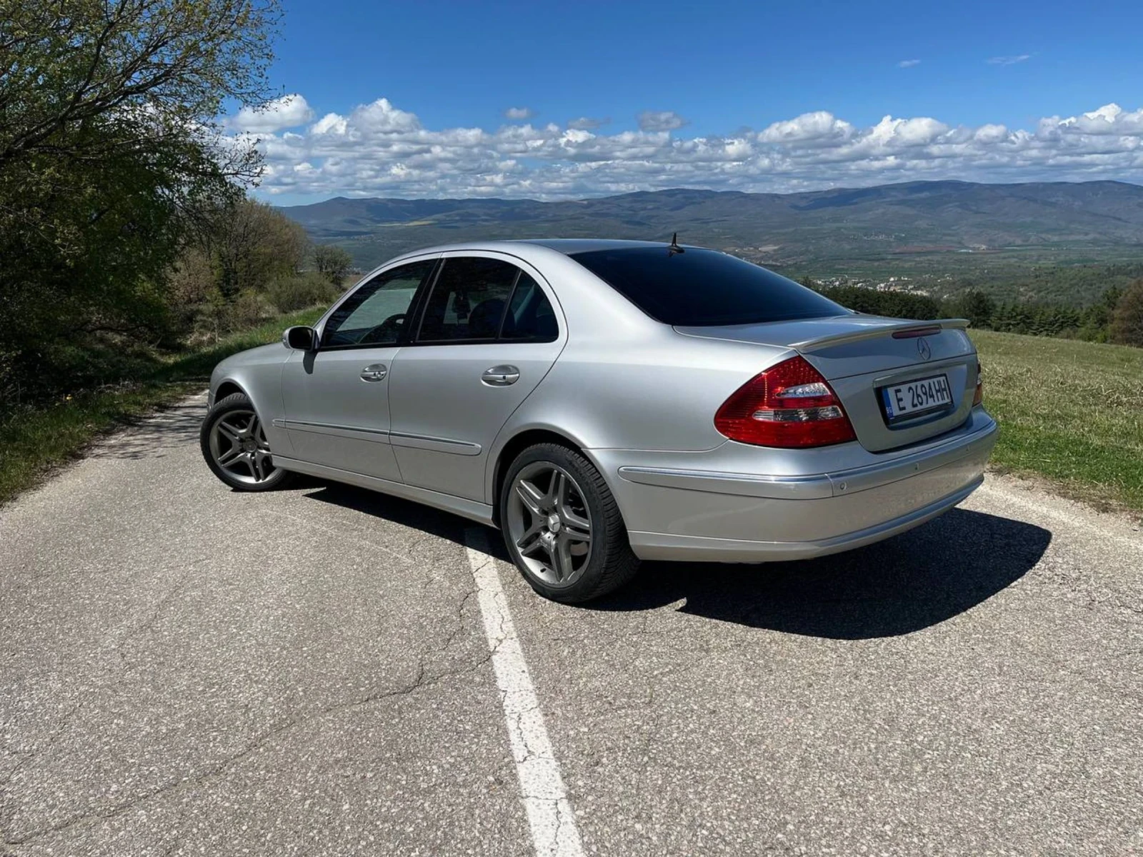 Mercedes-Benz E 500 Сервизна Книжка/Без ръжда/LPG/Фабрична боя - изображение 2