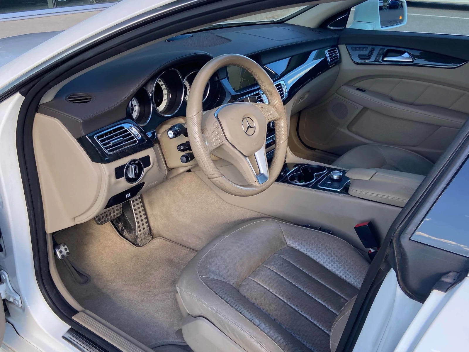 Mercedes-Benz CLS 500 МАСАЖ* * ОБДУХВАНЕ * * CARFAX * * АВТО КРЕДИТ * *  - изображение 6