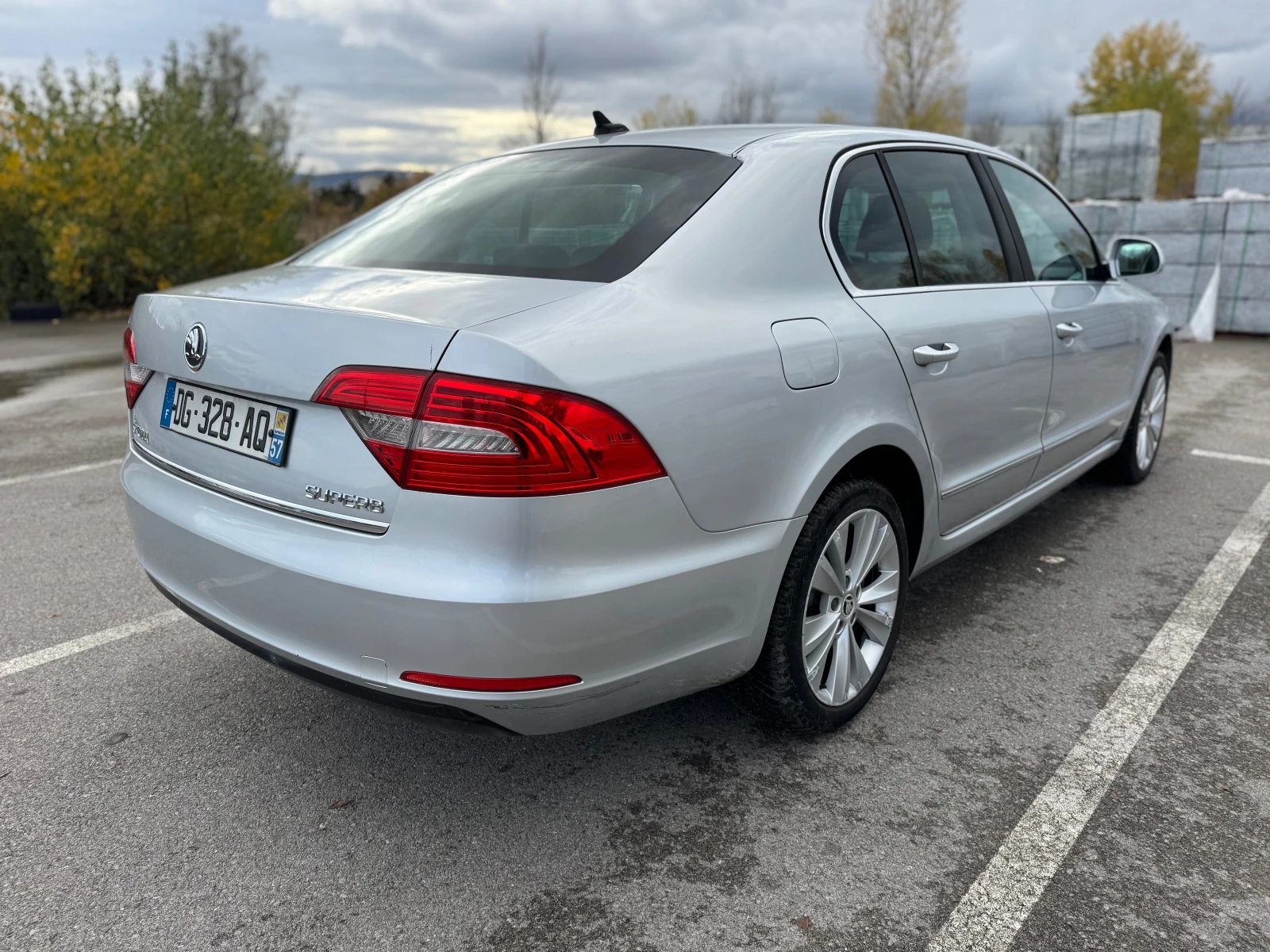 Skoda Superb 2.0TDI-DSG-NAVI-кожа - изображение 4