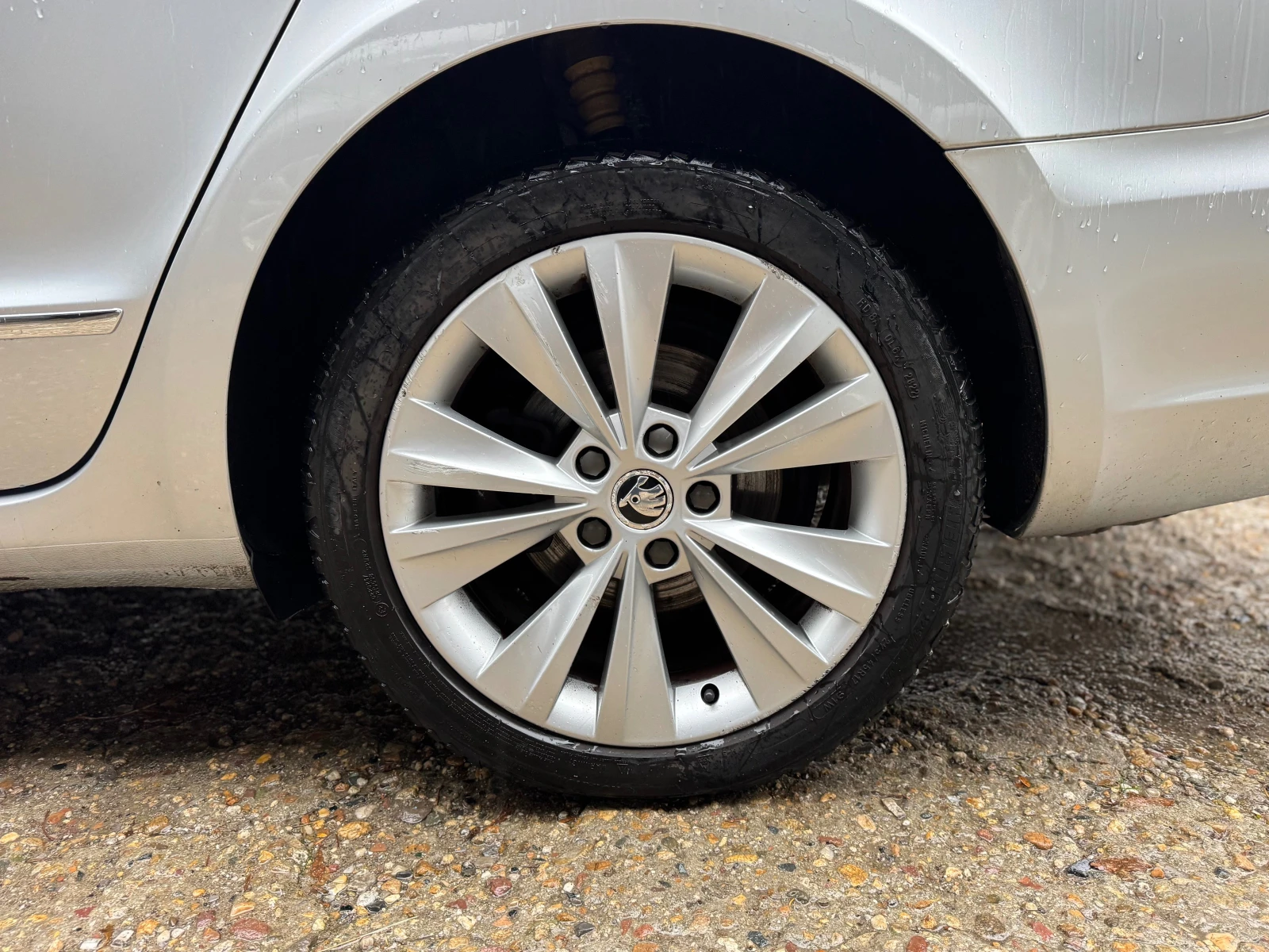 Skoda Superb 2.0TDI-DSG-NAVI-кожа - изображение 9