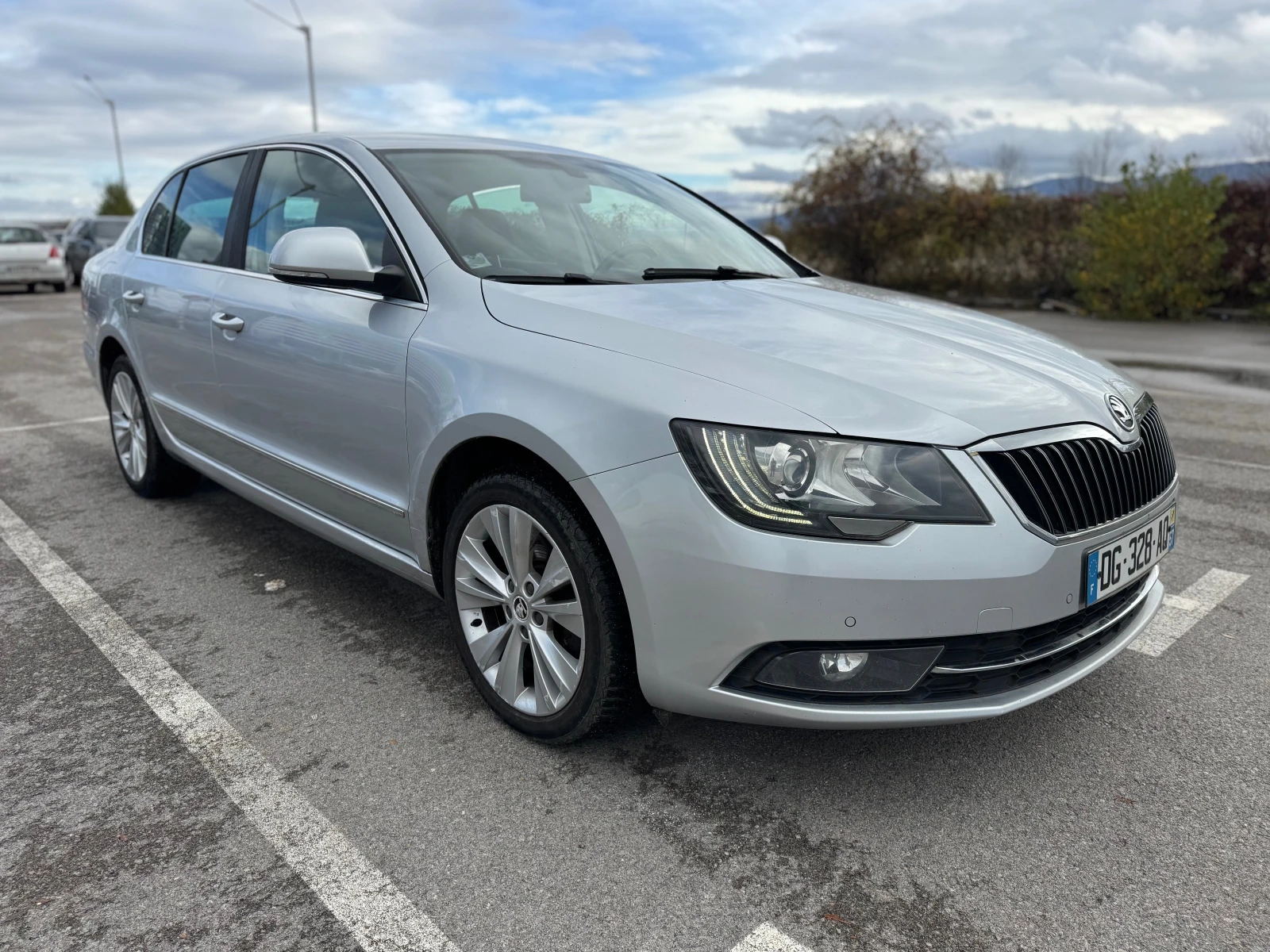 Skoda Superb 2.0TDI-DSG-NAVI-кожа - изображение 3