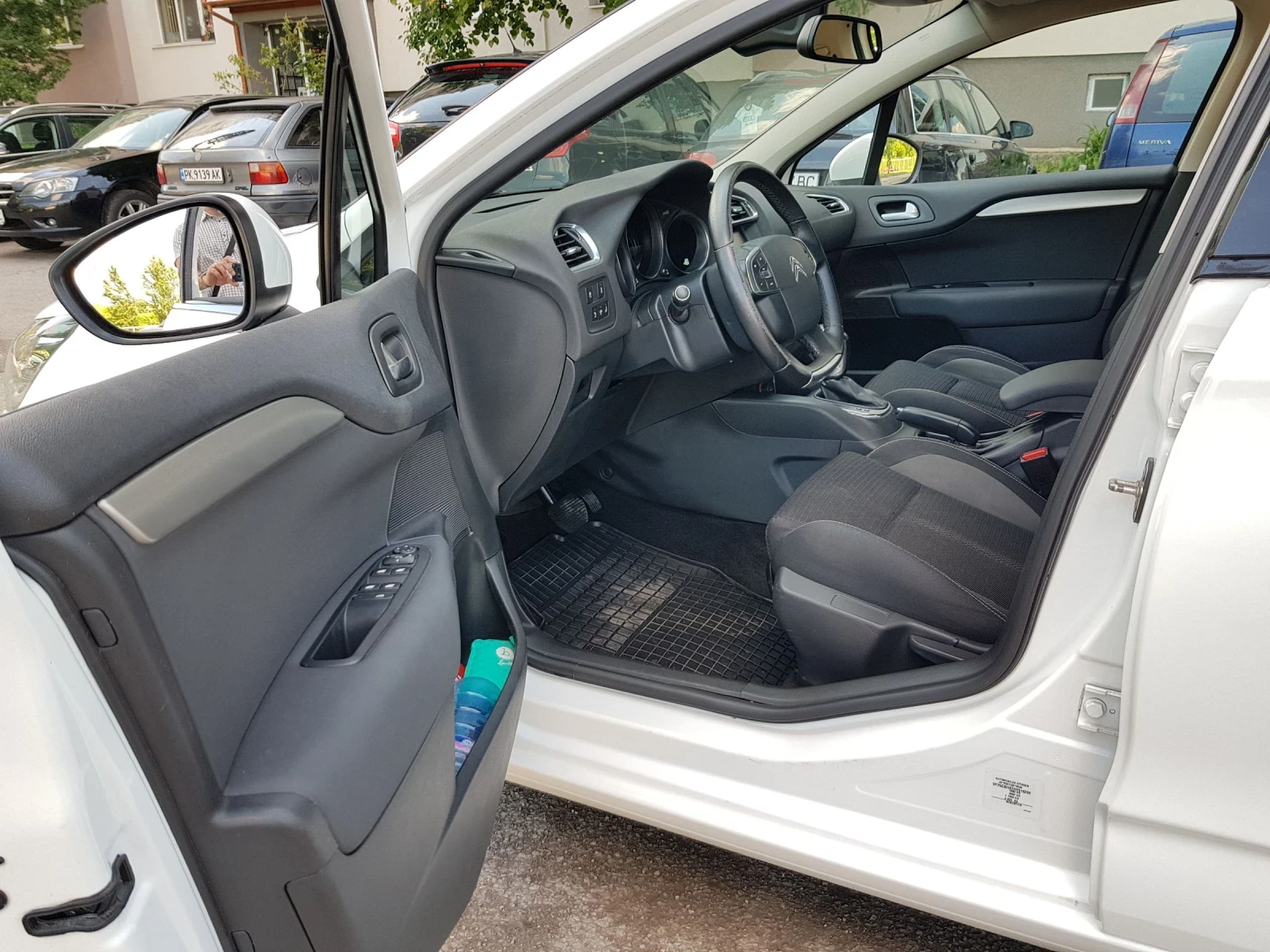 Citroen C4 1.6Hdi - Автоматик, снимка 9 - Автомобили и джипове - 53721336