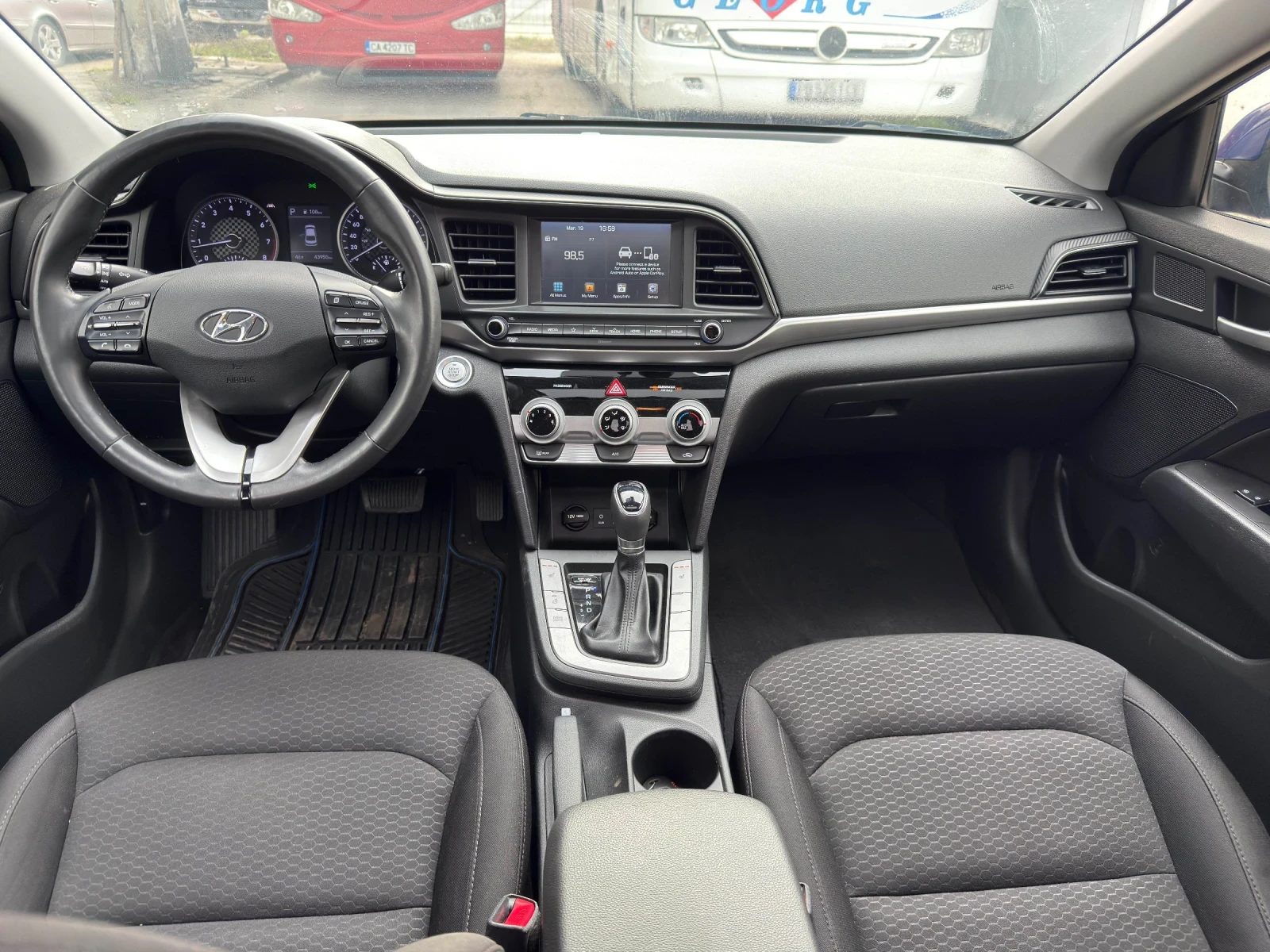 Hyundai Elantra, снимка 11 - Автомобили и джипове - 53918769