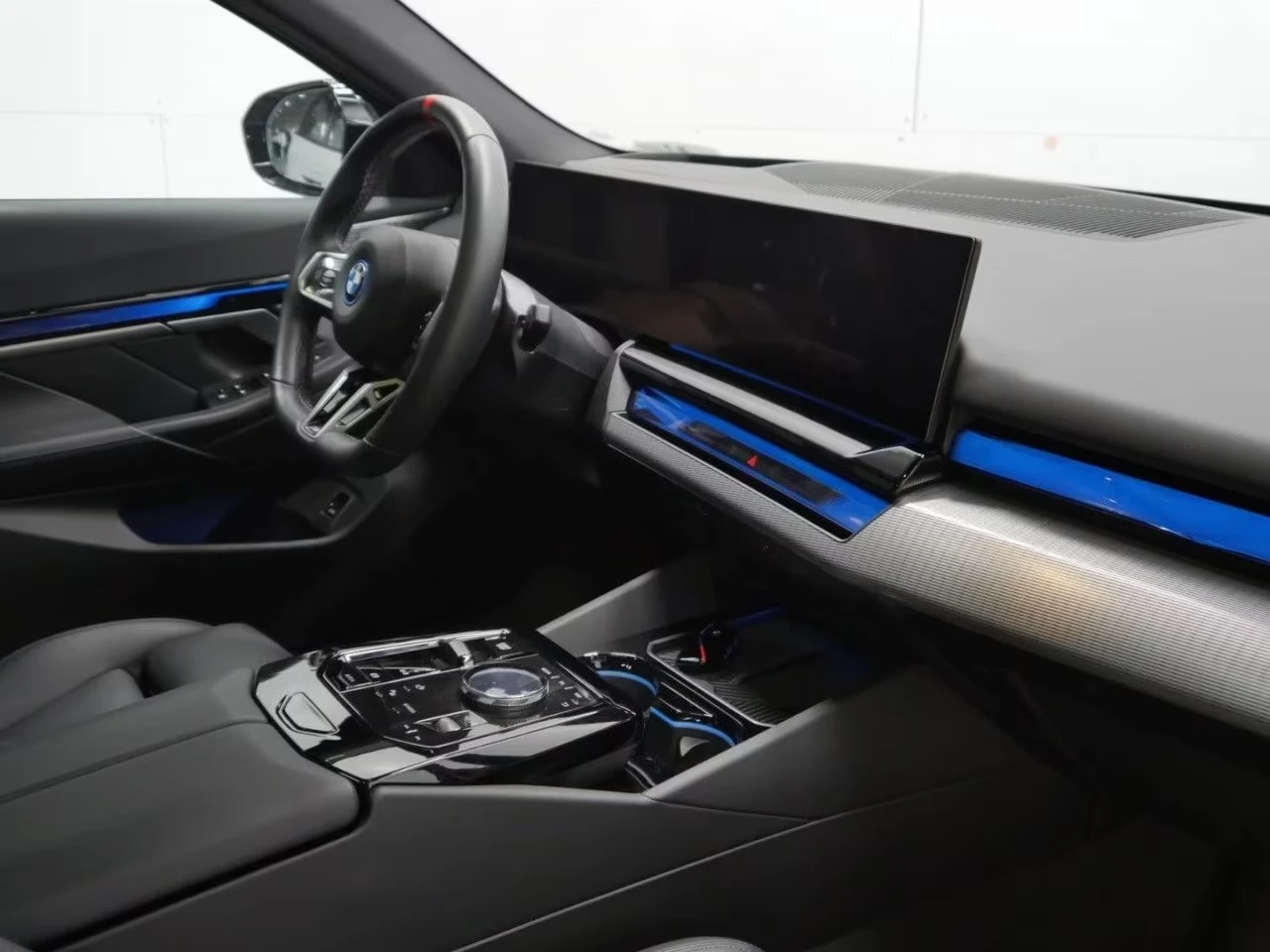 BMW i5 M60/xDrive/TOURING/ICONIC GLOW/HEAD UP/B&W/, снимка 11 - Автомобили и джипове - 53984037