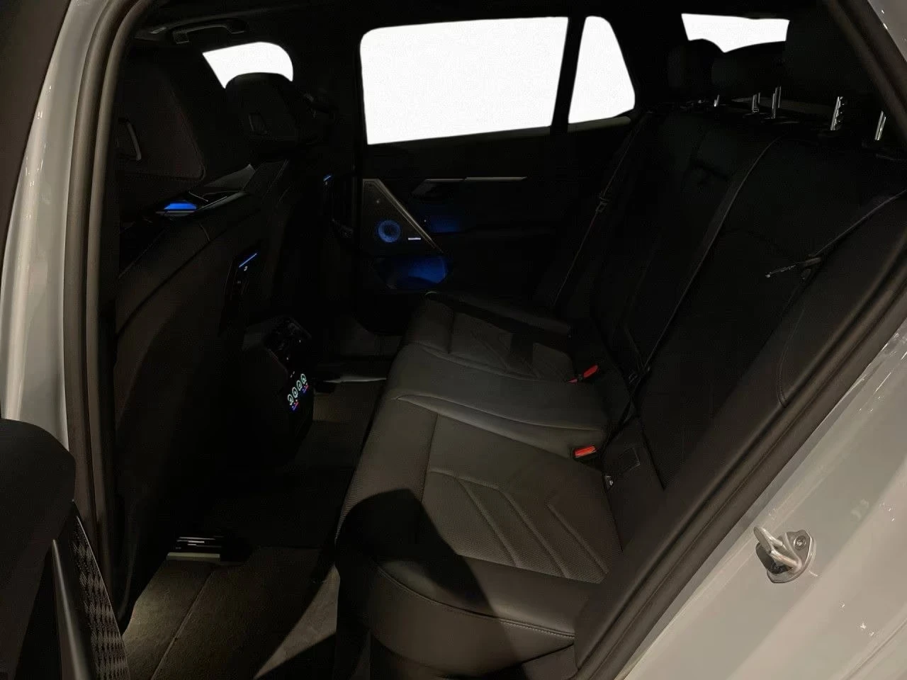 BMW i5 M60/xDrive/TOURING/ICONIC GLOW/HEAD UP/B&W/, снимка 14 - Автомобили и джипове - 53984037