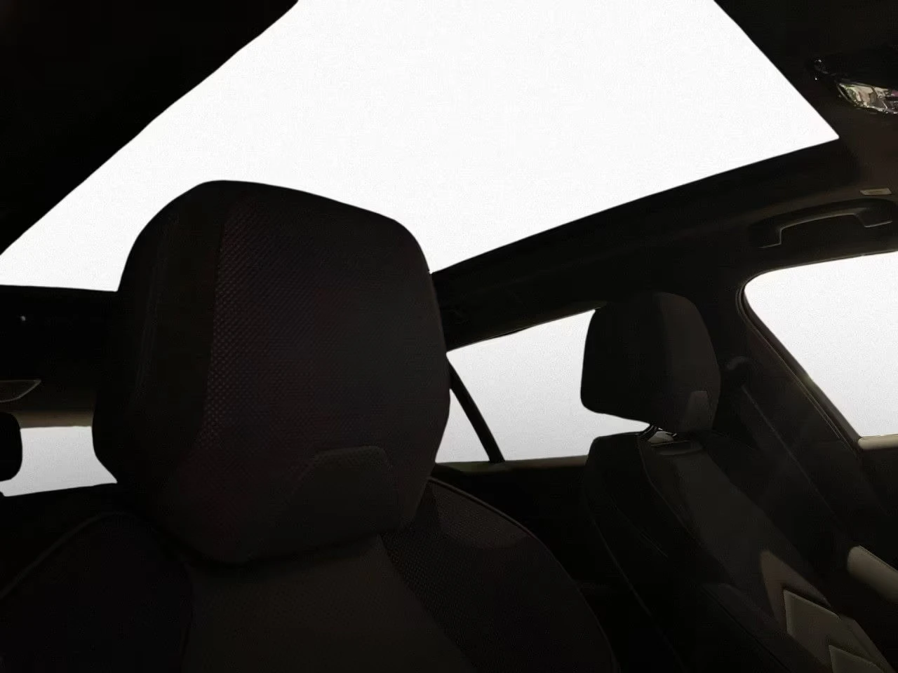 BMW i5 M60/xDrive/TOURING/ICONIC GLOW/HEAD UP/B&W/, снимка 13 - Автомобили и джипове - 53984037