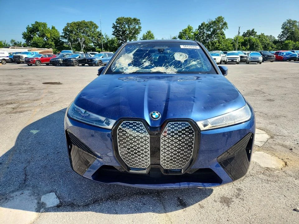 BMW iX M60| DISTRONIC| SOFT CLOSE| PANO| B&W| FULL, снимка 2 - Автомобили и джипове - 55233889
