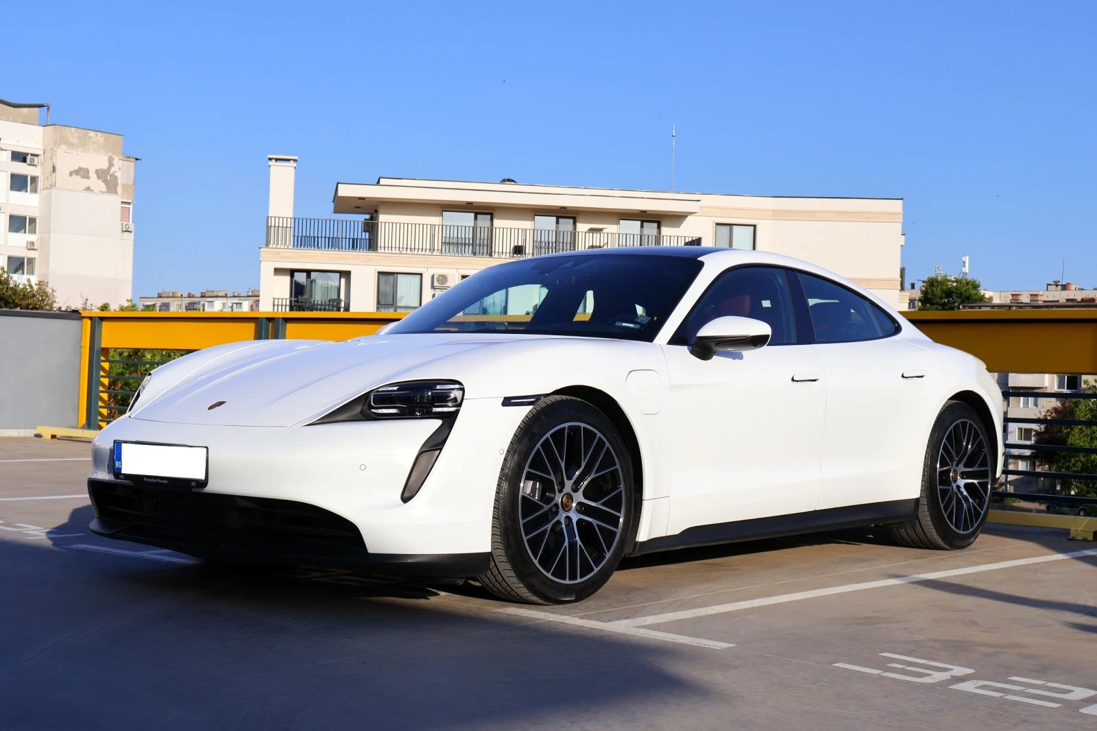Porsche Taycan, снимка 3 - Автомобили и джипове - 55666706