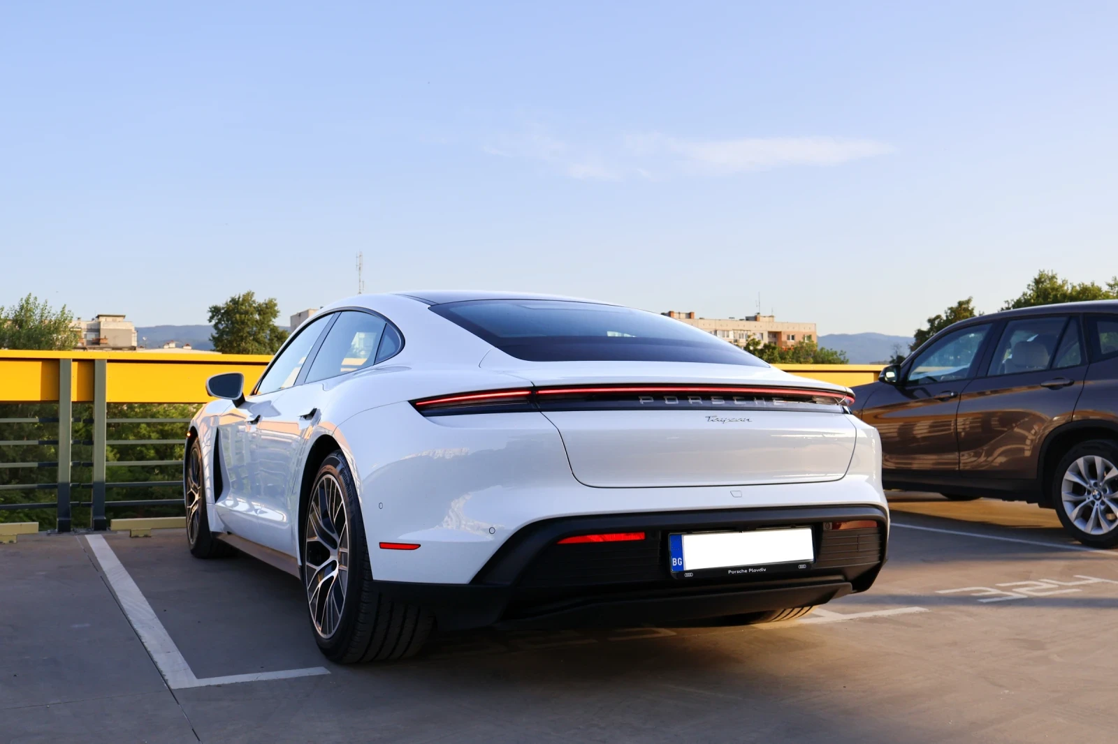 Porsche Taycan, снимка 5 - Автомобили и джипове - 55666706