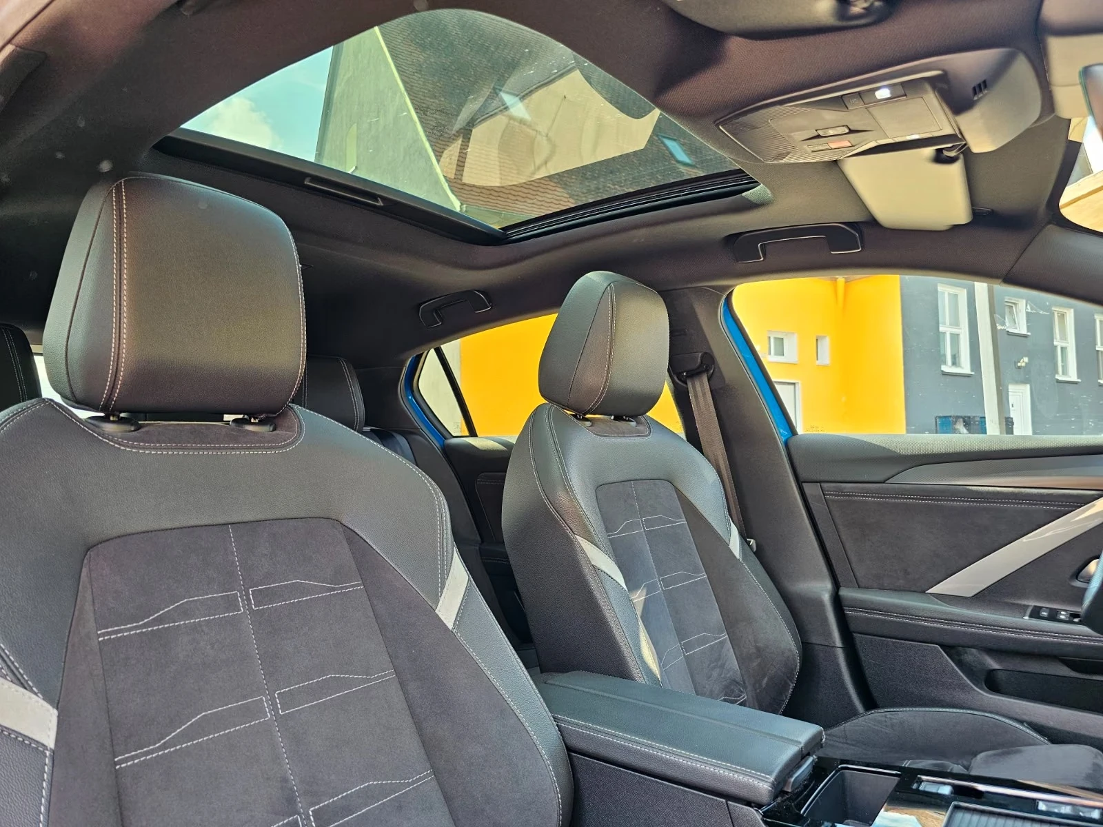 Opel Astra Electric GS, снимка 9 - Автомобили и джипове - 56344945