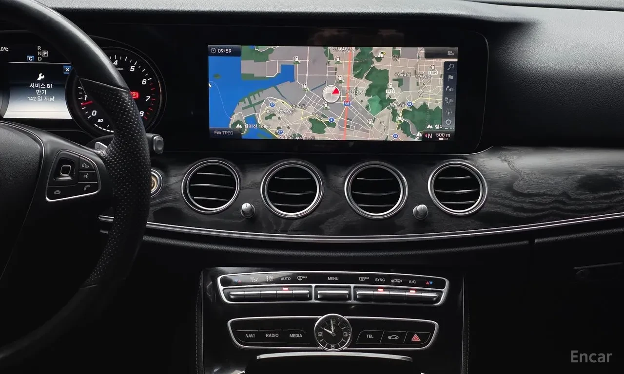 Mercedes-Benz E 200 ПОДГРЕВ* ШИБИДАХ* КАМЕРА* , снимка 10 - Автомобили и джипове - 56677197