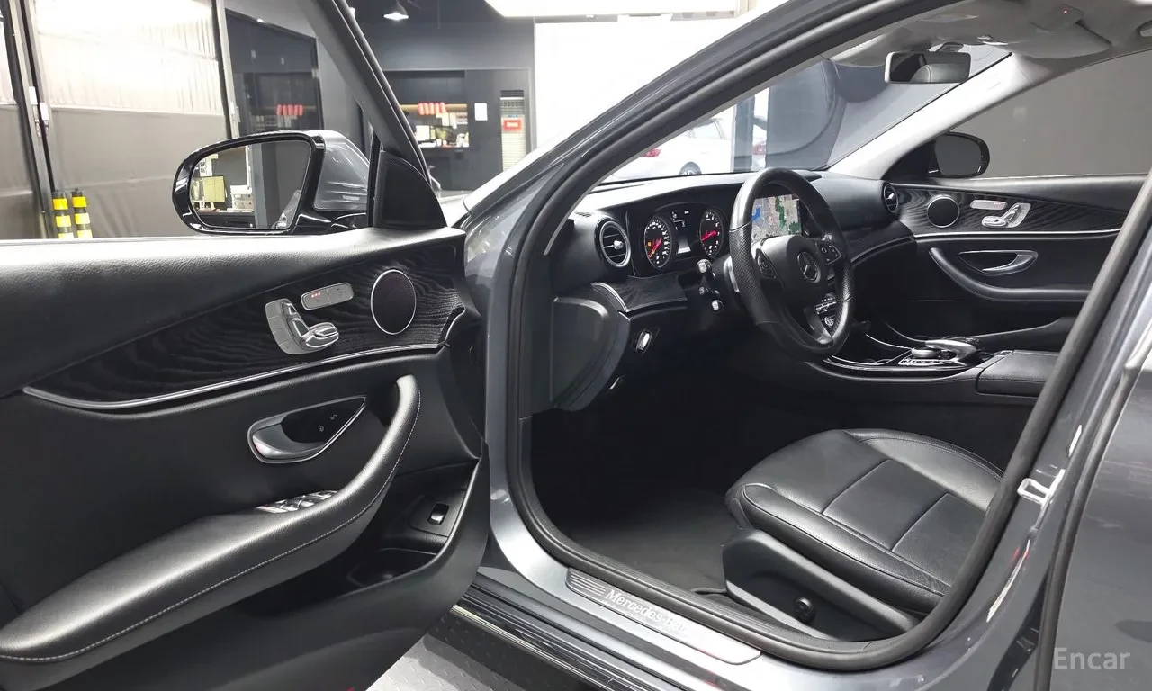 Mercedes-Benz E 200 ПОДГРЕВ* ШИБИДАХ* КАМЕРА* , снимка 5 - Автомобили и джипове - 56677197