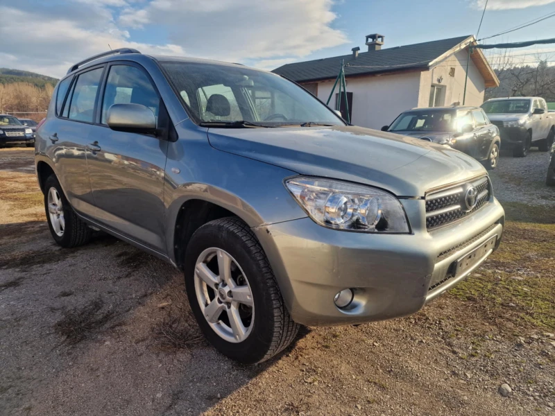 Toyota Rav4 2.0 ръчна, снимка 2 - Автомобили и джипове - 49441853